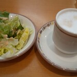 サイゼリヤ - ランチのサラダ&カプチーノ