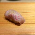 鮨 真 - 鰆の玉ねぎ醤油漬け