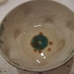 シルー - シェフからのウェルカムドリンク
                                さんぴん茶とサトウキビをゼリー状にしたもの
                                →ほんのり甘さとジャスミンの香りのする