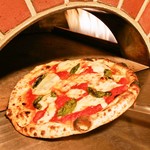 Magic Restaurant - ピッツァ釜で焼かれたピッツァは ﾊﾟｰﾃｨｰではいつも大人気！