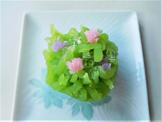 観世（かんぜ） - 中央弘前（和菓子）の写真