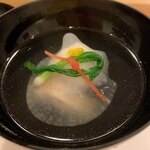 割烹 一楓 - お椀：帆立のしんじょ、のどくろ 好みの出汁。しんじょがほどよく柔らかくいいですね。