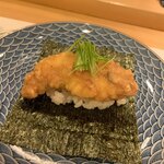 割烹 一楓 - 手巻き寿司：河豚の白子揚げ もう少しレアが好みかな。これも定番の手巻き寿司。