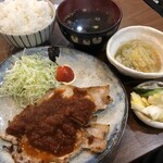 家庭料理居酒屋 よってって - ♪豚肉のトマトソースかけ定食¥500