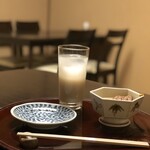 おばん菜割烹 みのる - 甘酒とお通しのおでん