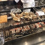 大漁酒場 魚樽本店 - 入り口横の調理場