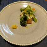 ル クーリュズ - 鰆、自家製カリフラワーのソース、ブロッコリー、アクセントに柚子
