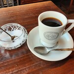 Quartier Latin - 香り高いコーヒーは、深めに焙煎されているのか香ばしくキレのある苦味