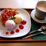 いまcafé - いちごのワッフルセット！(2012,03/24)