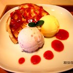 いまcafé - ３月限定スイーツ♪いちごのワッフル！(2012,03/24)