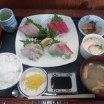 三平茶屋宮丸店 - 刺身定食（通常１６５０円）