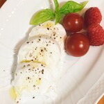 モッツァレラブッファラのカプレーゼ