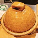 みつ林 - 土鍋の中にはフグ雑炊