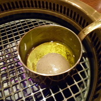 和牛焼肉KIM - ソースはｸﾞﾂｸﾞﾂとなるまで温めます