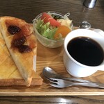 炭焼珈琲きむら - 珈琲、バター＆ジャムトースト、サラダ、茹で卵
500円