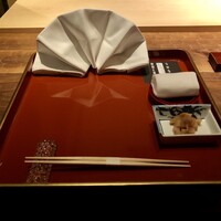 初音鮨 - カウンター席へ