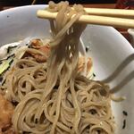 手打ち蕎麦　山がた - お蕎麦は細くて角が立っています