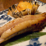 Shichifukuzushi - 脂の乗った八角の焼き物とホタテの味噌バター