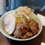 かじろうramen7 - ラーメン小、豚さんがすごい。
