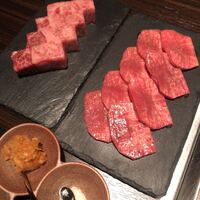 焼肉うしごろ 銀座並木通り店 - 黒タン薄切りと大判サーロイン