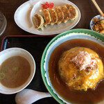 Happousaikan - 天津飯と餃子