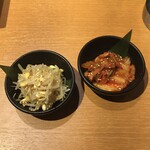 焼肉酒場ともさんかく - もやしナムル＋白菜キムチ