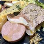 ナガタ店 - ○前菜（①の皿）・自家製パテ・プロシュート・イナダのカルパッチョ・自家製ピクルス・チーズ煎餅・自家製パン