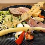 ナガタ店 - ○前菜（①の皿）・自家製パテ・プロシュート・イナダのカルパッチョ・自家製ピクルス・チーズ煎餅・自家製パン