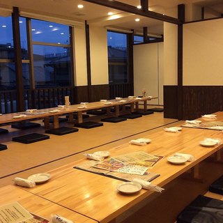 [100-130 people] We have tatami seating in a large room that is perfect for large parties.