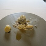 レスピラシオン - 液体窒素で冷やしたヨーグルトをかけたところ