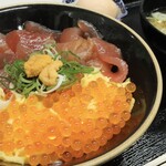 山芳亭 - いくらとマグロの2色丼 ¥1500