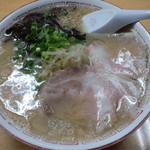 珉子ラーメン 戸畑店 - 普通ラーメン並６００円 今回もおにぎりとの組み合わせ♪