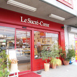 ル・シュクレクール - 外観。左隣りがケ・モンテベロ。