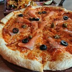 Sudestada Jakarta - 1909_Sudestada Jakarta_SALMON PIZZA@200,000Rp(サーモンピザ)