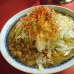 ラーメン二郎 - 久々のネギ二郎(小ラーメン750円＋ネギ100円)
      野菜抜き、にんにくとアブラをお願いしてます