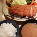 とん久 - ロースカツ定食