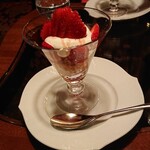 八王子うかい亭 - イチゴパフェ
