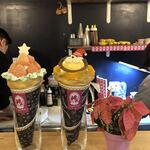 クレープリー チロル - オレンジライオン￥１７００・ストロベリーツリー白苺淡雪Ｖｅｒ￥２０００