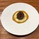 AKAI - マッシュポテトと仔牛のサルシッチャ。。しぬほどうまい。