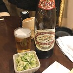 もつやき処 い志井 - 瓶ビール、お通し