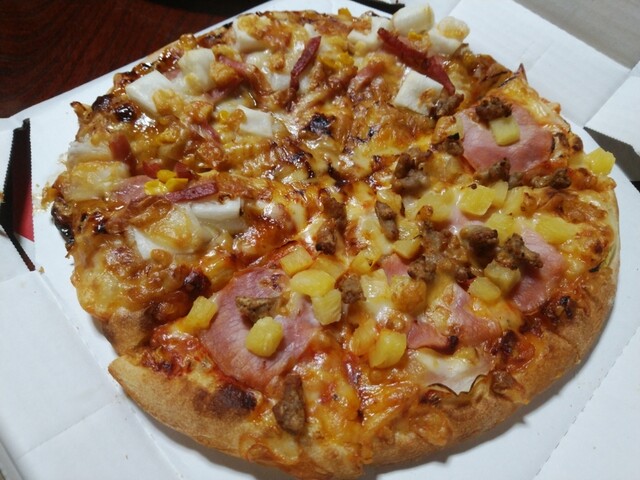 クリスマスは サンタの衣装で配達してくれています By ｑueen Wasp ピザーラ 開成店 Pizza La 開成 ピザ 食べログ