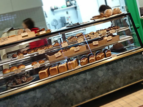 食パンはしっとりしていてほんのり甘い By Chineko ポフベーカリー Pof Bakery 千歳烏山 パン 食べログ