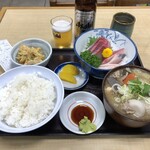 動坂食堂 - 寒鰤刺身定食に豚汁