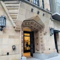 スリオラ - 外観3：交詢ビル入口