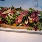 生ハムと温泉卵のガレット