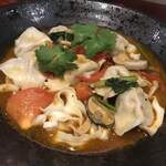 大衆中遊華食堂 八戒 - 水餃子(辛いの、刀削麺入り)