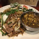 大衆中遊華食堂 八戒 - スパイスラムライス 半カリィ炒飯、四川麻婆豆腐カリィver.