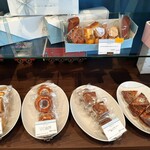 パティスリー アクイユ - エンガーディナーやブラウニー、ケックフリュイなど焼菓子も本格的で種類豊富