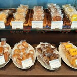 パティスリー アクイユ - ガレットブルトンヌやフィナンシェ各種、クッキー各種など焼菓子も本格的で種類豊富