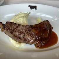 37 Steakhouse & Bar - 